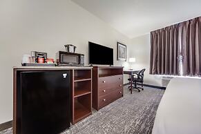 Cobblestone Inn & Suites-Fremont