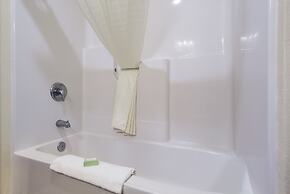 Cobblestone Inn & Suites-Fremont