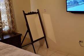 2-bed, Sleeps 4, Private Garden, Parking