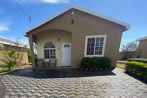 2-bed, Sleeps 4, Private Garden, Parking