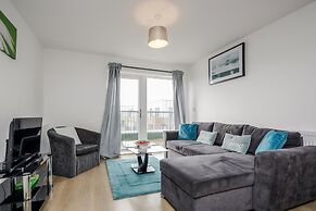 Impeccable 2-bed Apartment in Romford Image Court