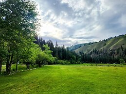 Southfork Lodge Cabin 3