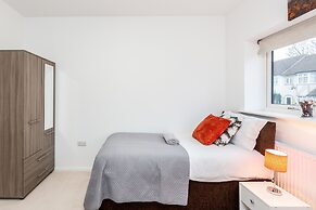 2BR Apt-sleeps 5-accessible-central Dartford