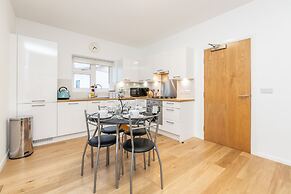 2BR Apt-sleeps 5-accessible-central Dartford