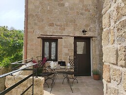 Porolithos Boutique Hotel