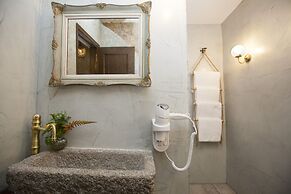 Porolithos Boutique Hotel