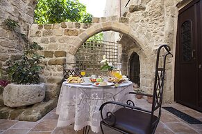 Porolithos Boutique Hotel