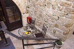 Porolithos Boutique Hotel