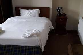 Grand 4-bed Quasi Semi House in Manchester