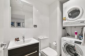 Chic 2BR Pool & Gym - Steps to Ponsonby