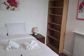 Homely 4-bed House in Manchester