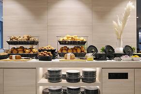 Candlewood Suites Dusseldorf Airport by IHG