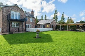 Moor End Manor