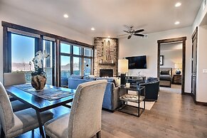 Blackstone Beauty 2 Bedroom Condo by RedAwning