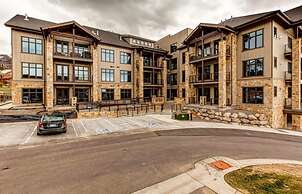 Blackstone Beauty 2 Bedroom Condo by RedAwning