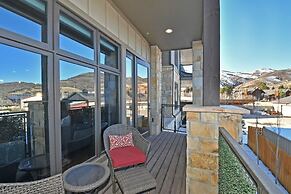 Blackstone Beauty 2 Bedroom Condo by RedAwning