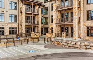 Blackstone Beauty 2 Bedroom Condo by RedAwning