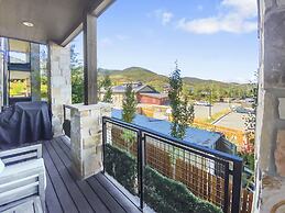 Blackstone Beauty 2 Bedroom Condo by RedAwning