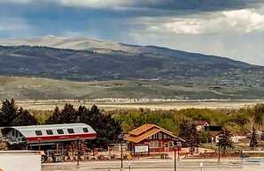 Blackstone Beauty 2 Bedroom Condo by RedAwning