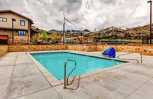 Blackstone Beauty 2 Bedroom Condo by RedAwning