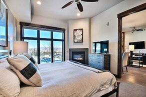 Blackstone Beauty 2 Bedroom Condo by RedAwning