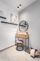 Stunning ONE bdr big Balcony