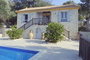 Joanna s House in Kourteika