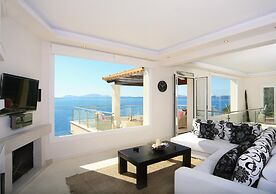 The Light House in Katavolos