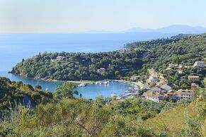 Leonora s House in St Stefanos Bay