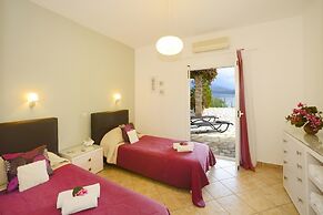 Leonora s House in St Stefanos Bay