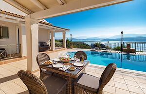 Villa Nafsika in St Stefanos Bay