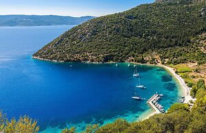 Rhodia Beach Villa in Ithaki