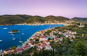 Rhodia Beach Villa in Ithaki