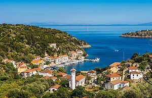 Rhodia Beach Villa in Ithaki