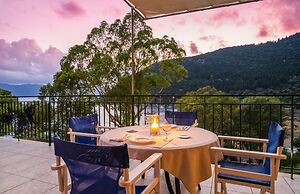 Rhodia Beach Villa in Ithaki