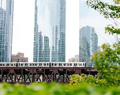voco Chicago Downtown - Riverwalk by IHG
