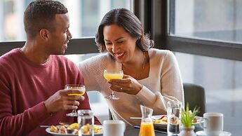 voco Chicago Downtown - Riverwalk by IHG