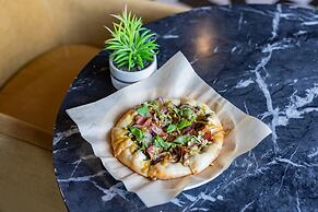 voco Chicago Downtown - Riverwalk by IHG