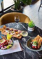 voco Chicago Downtown - Riverwalk by IHG