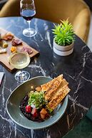 voco Chicago Downtown - Riverwalk by IHG