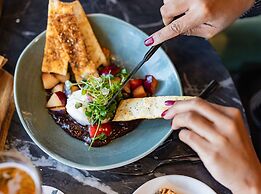 voco Chicago Downtown - Riverwalk by IHG