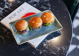 voco Chicago Downtown - Riverwalk by IHG