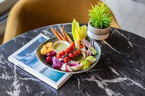 voco Chicago Downtown - Riverwalk by IHG