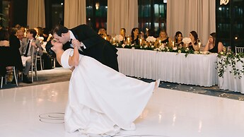 voco Chicago Downtown - Riverwalk by IHG