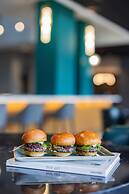 voco Chicago Downtown - Riverwalk by IHG