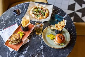 voco Chicago Downtown - Riverwalk by IHG