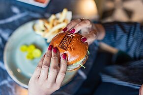 voco Chicago Downtown - Riverwalk by IHG