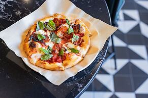 voco Chicago Downtown - Riverwalk by IHG