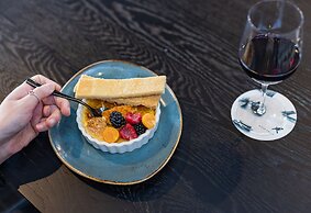 voco Chicago Downtown - Riverwalk by IHG