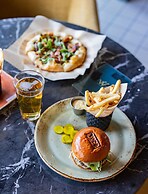 voco Chicago Downtown - Riverwalk by IHG